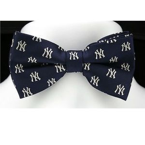 MLB New York Yankees Bow Tie